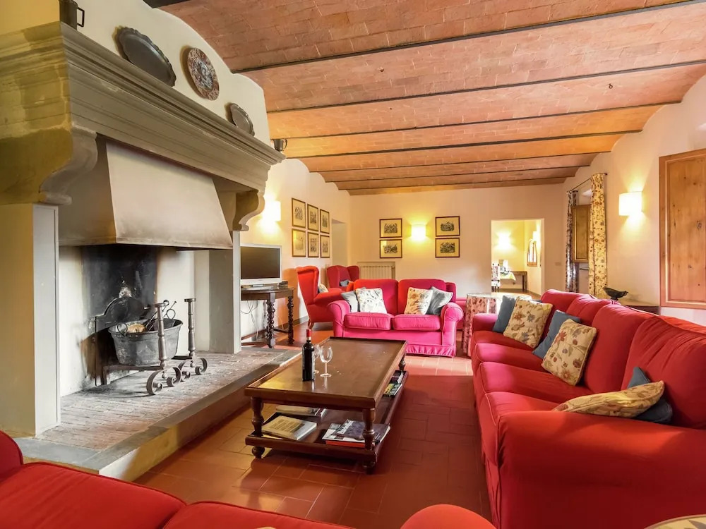 A Beautiful Tuscan Farmhouse and a Large Swimming Pool and Relaxing