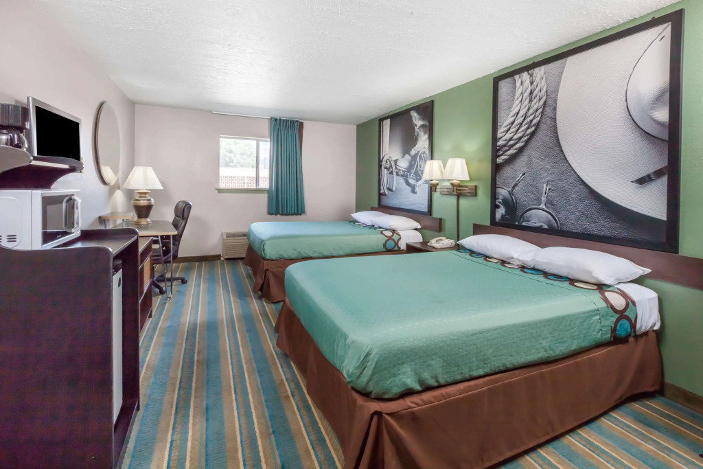 Super 8 by Wyndham Chickasha