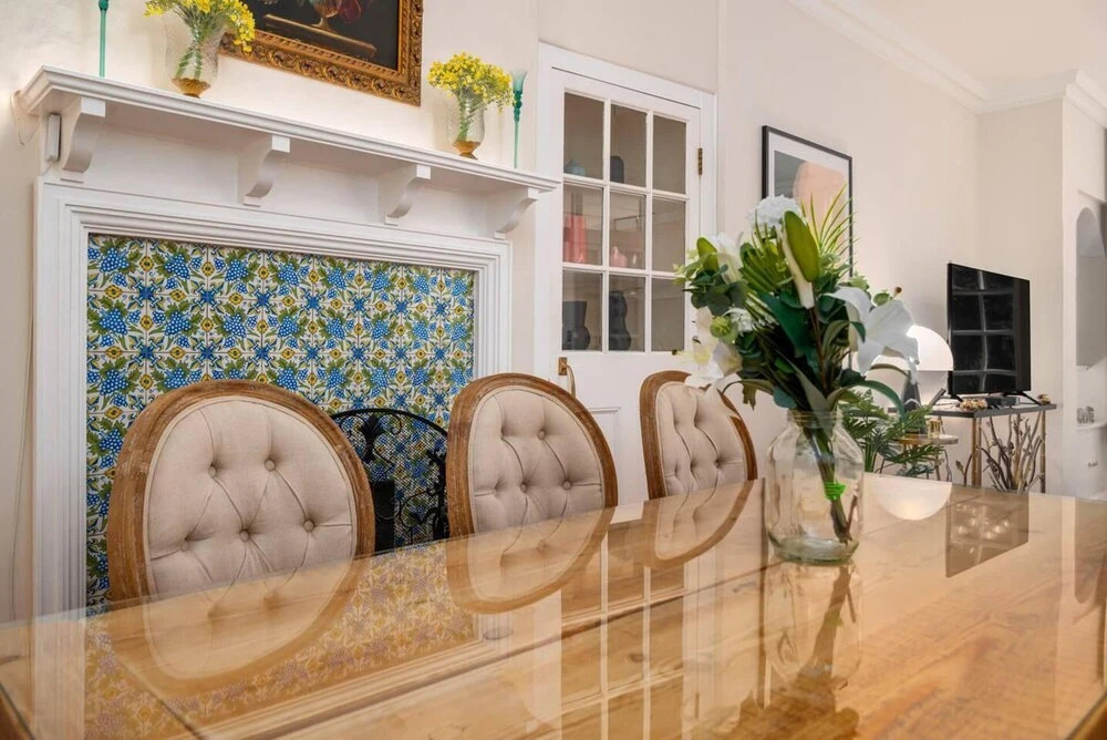 Classic Designer Beautiful 1 Bed Home With Parking