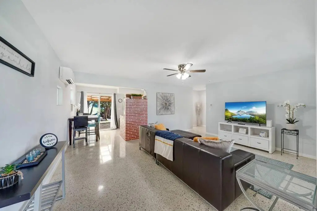 Lake House 2 in Davie
