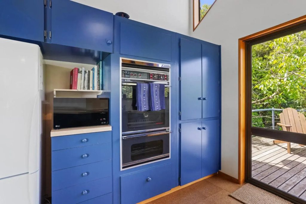 The Tree House - Akaroa Holiday Home