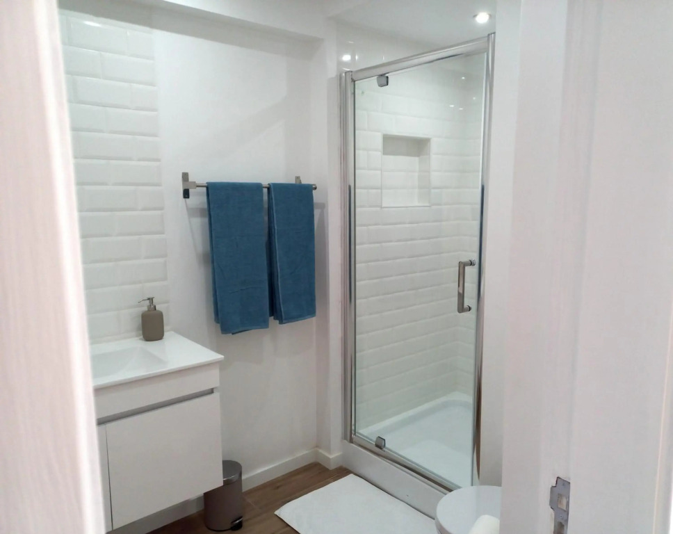 white pearl apartment central confy spacious