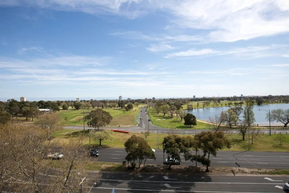 Breathtaking Lake/parkview Apt Pool&gym@3br