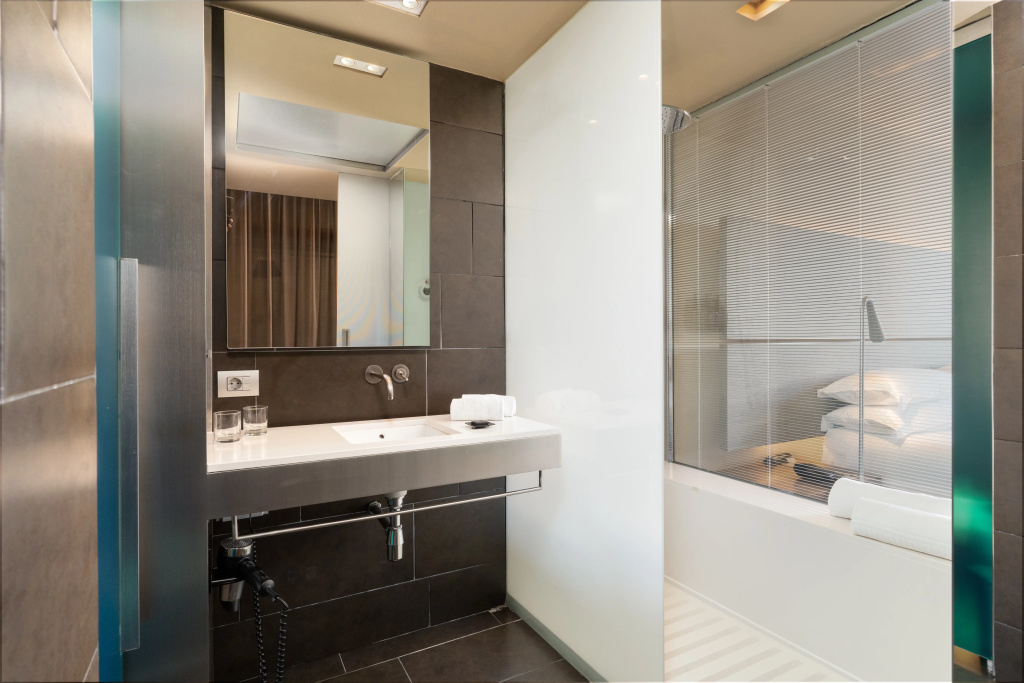 B Hotel