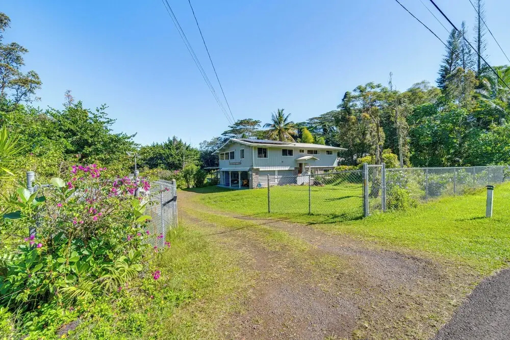 Keaau Apartment on Beautiful Acre w/ Pool & Deck!