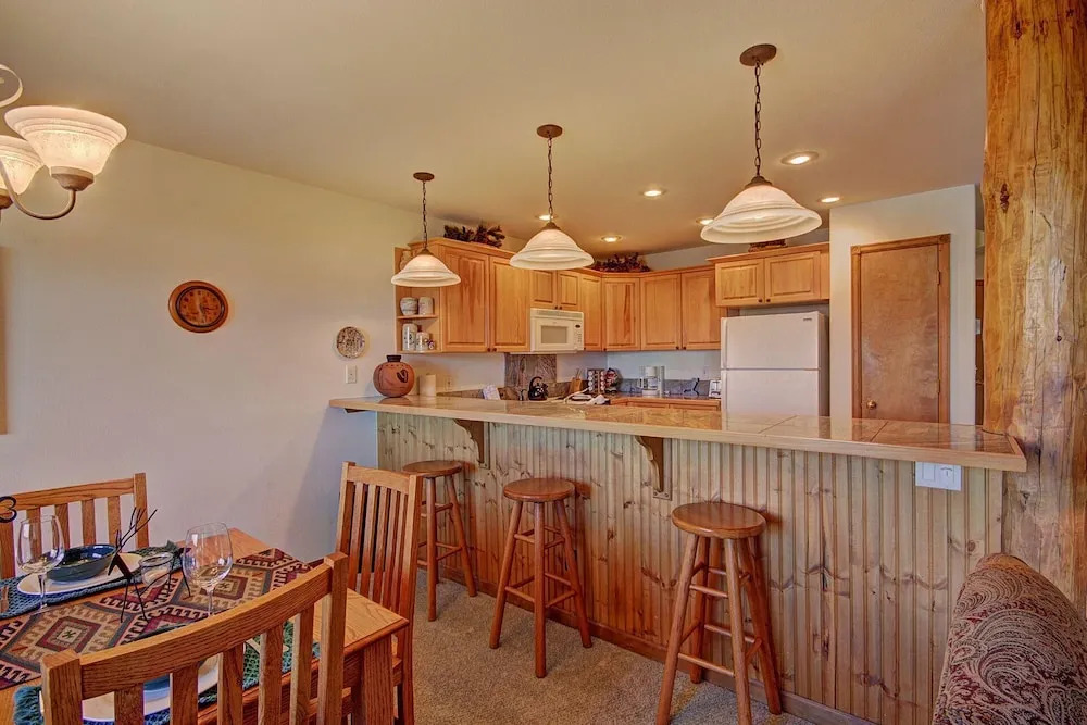 127 Lookout Ridge 2 Bedroom Townhouse by RedAwning