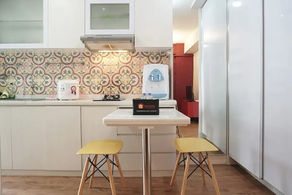 Cozy And Functional 1br Green Pramuka Apartment