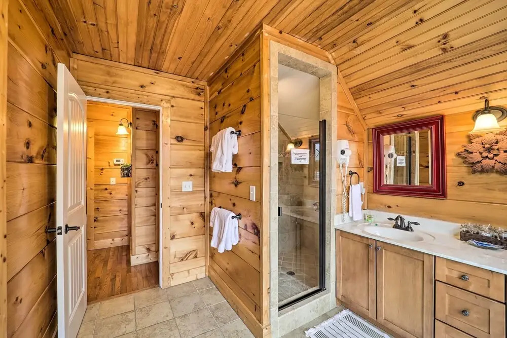 Hot Tub & Game Room: 'A Mountain Dream' in Vilas