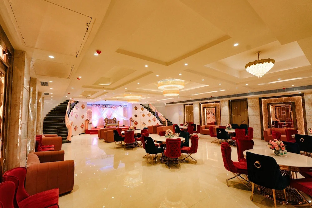 The Eliot Hotel & Banquet