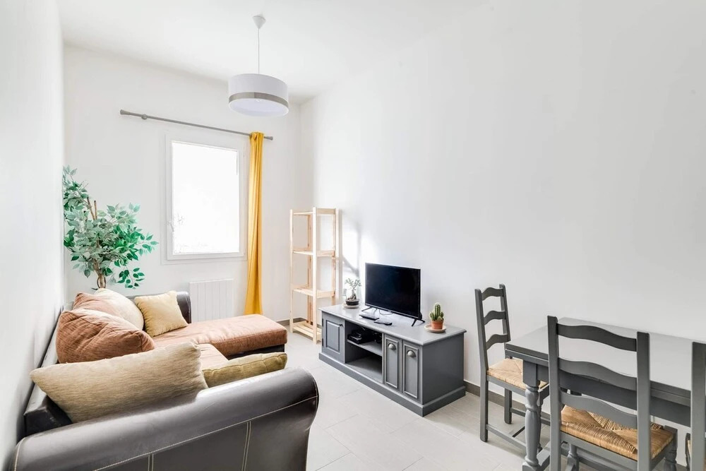 Modern flat near Parc du 26ème Centenaire