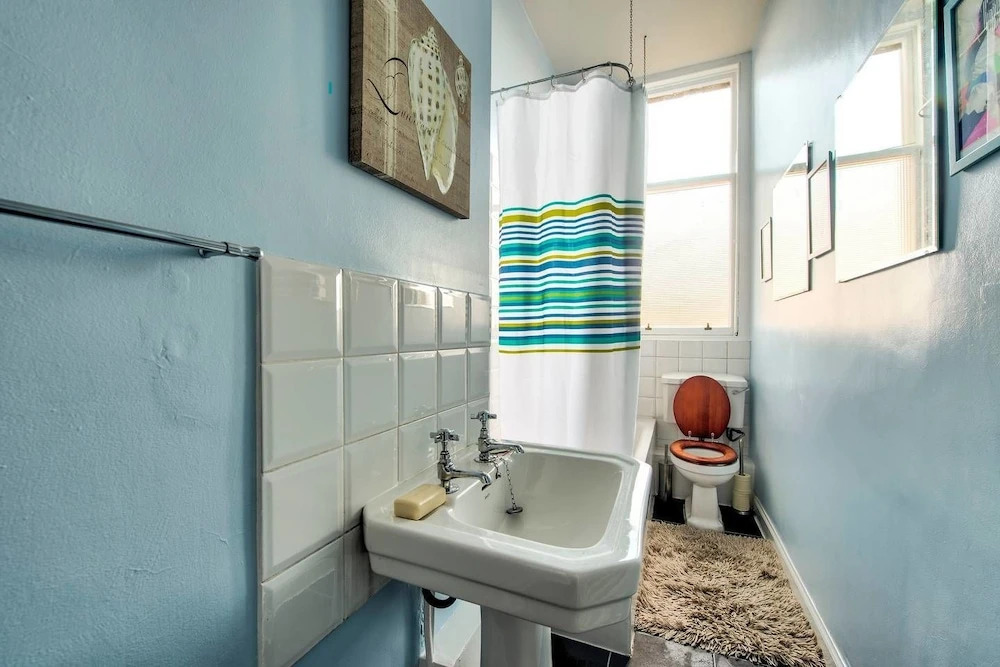 Bohemian Style, City Centre Apartment for 5 People