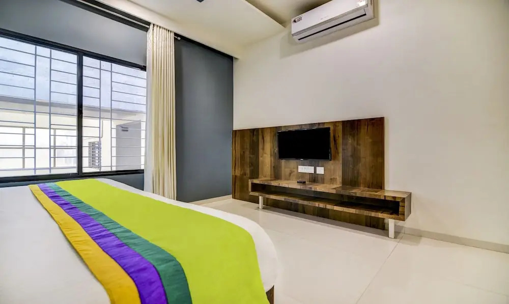 Hotel Sri Sai Suites