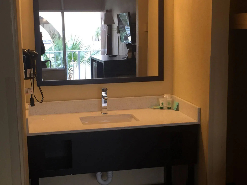 Blu Atlantic Hotel & Suites