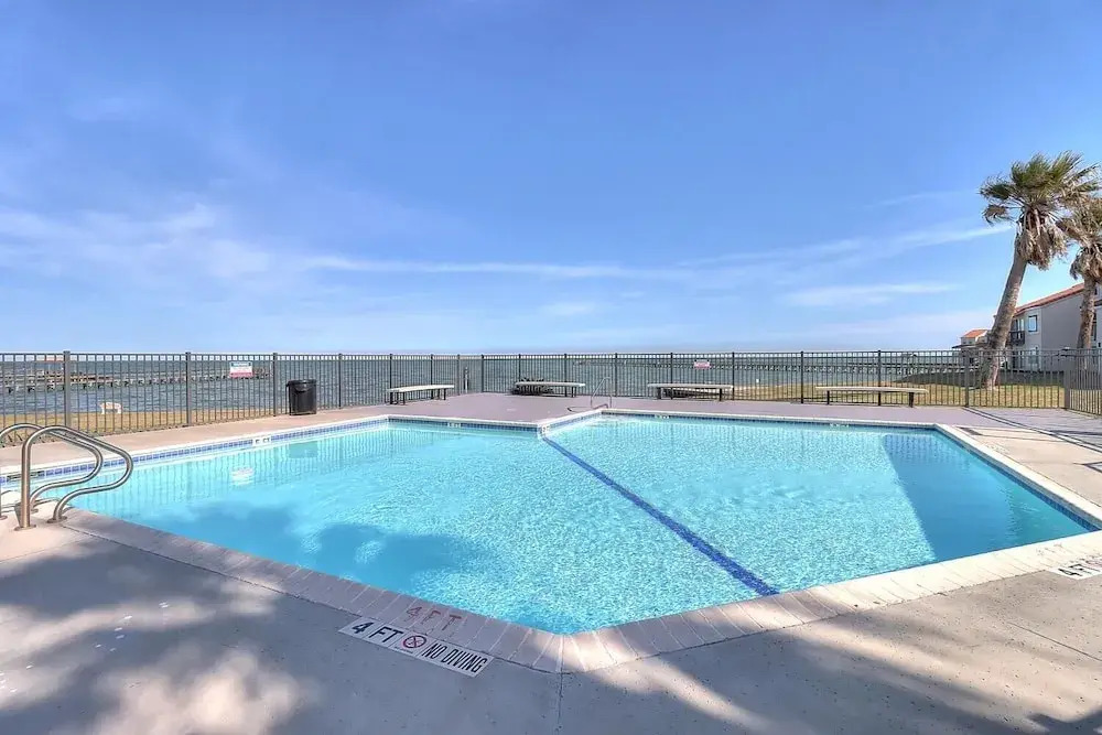 Chamingo 2 Bedroom Condo by Redawning