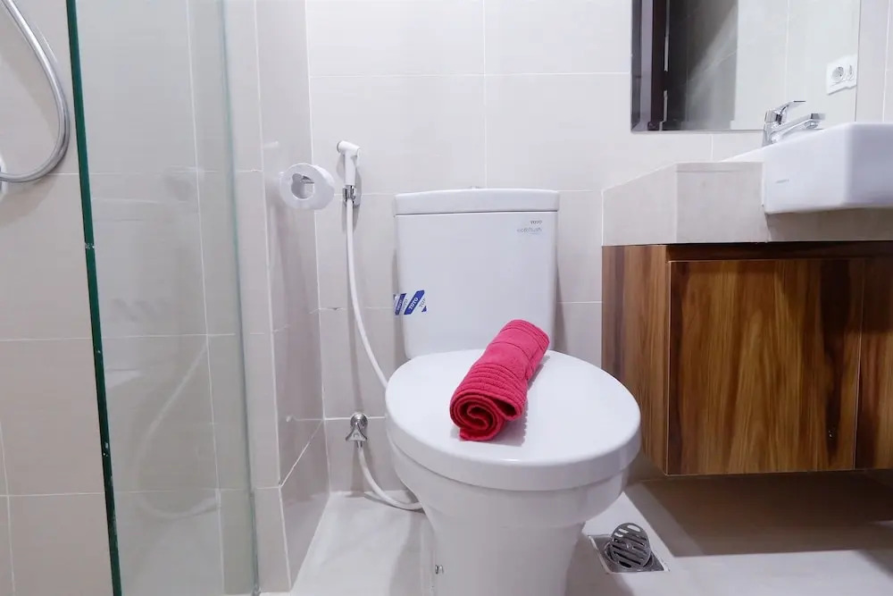 Strategic Location Studio Puri Mansion Apartment