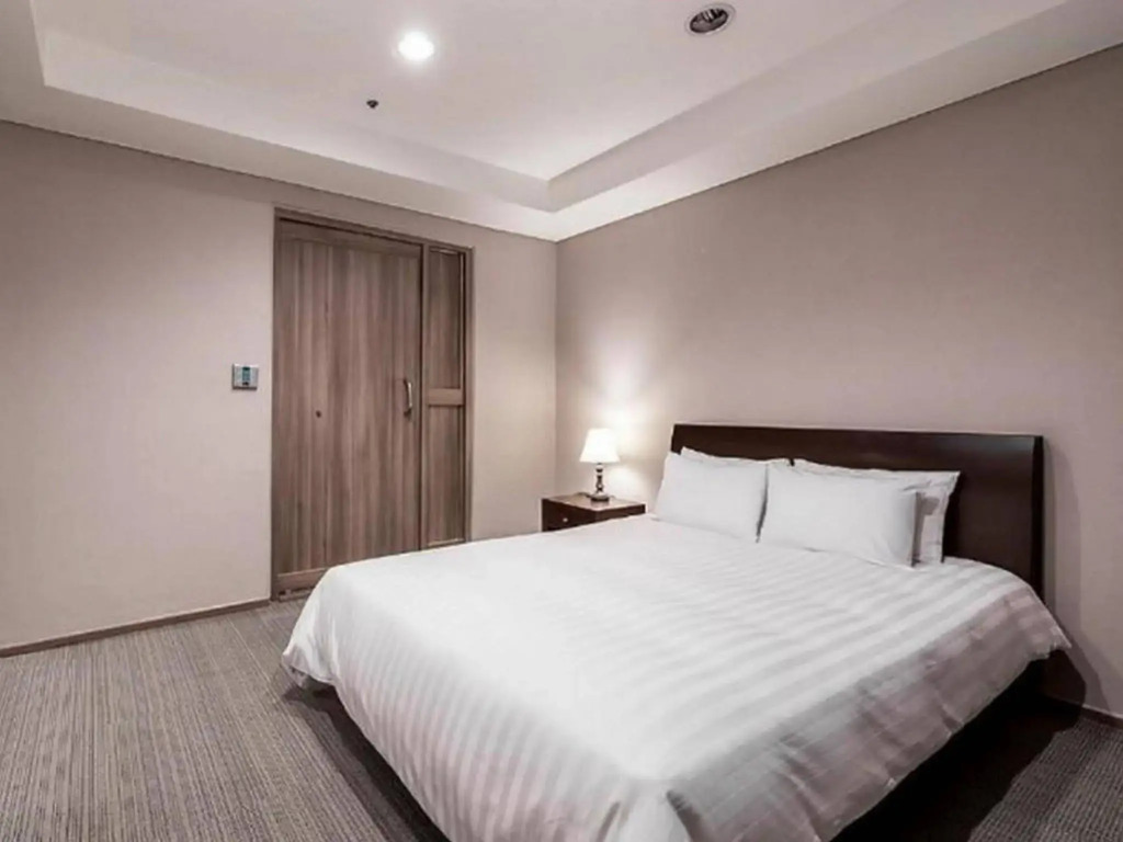 New Hilltop Hotel