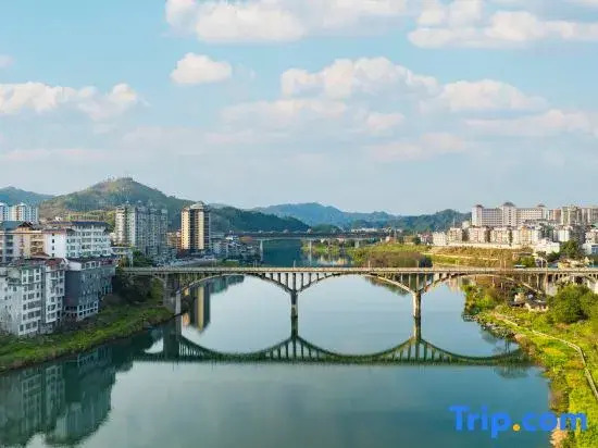 Yunke Riverside Mercure (Liuzhou Sanjiang Drum Tower Fengyu Bridge)