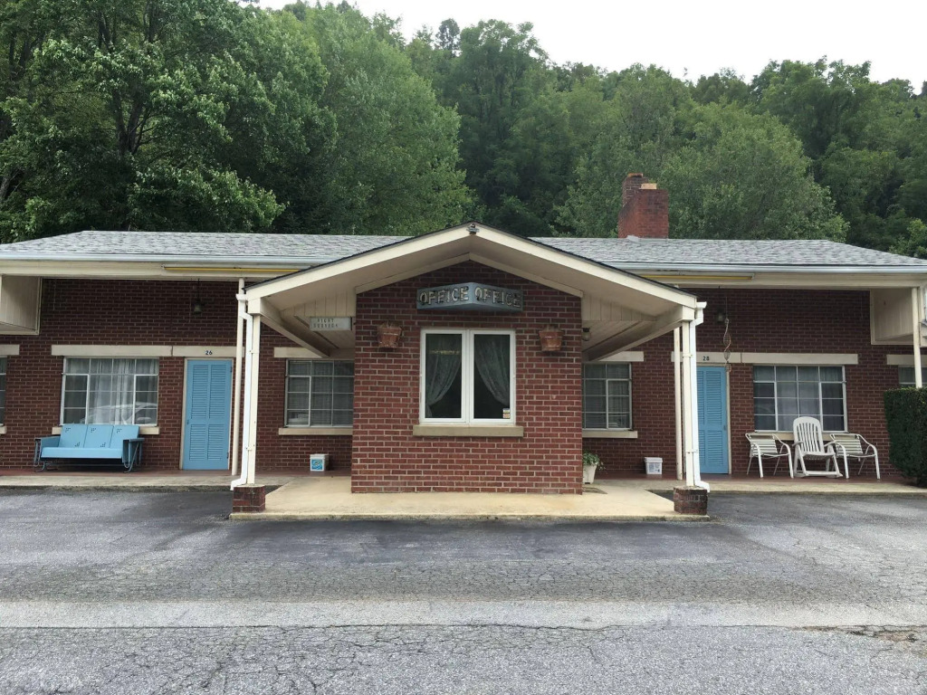 Parkway Inn