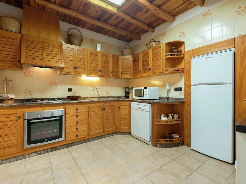 Authentic Finca with Swimming Pool & Hot Tub near Beach