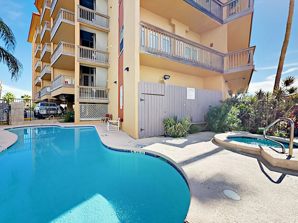 Bayside 2br W/ Pool, Hot Tub & Pier 2 Bedroom Condo