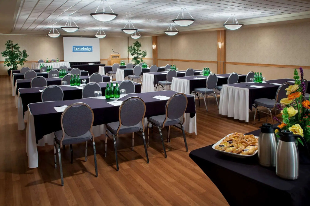 Travelodge Hotel by Wyndham Saskatoon
