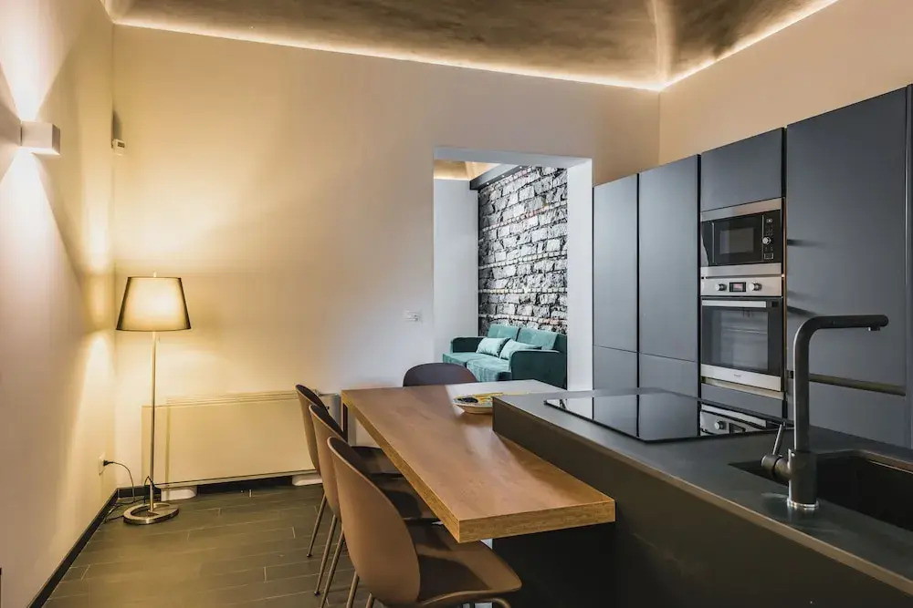 Leone Apartment with Garden
