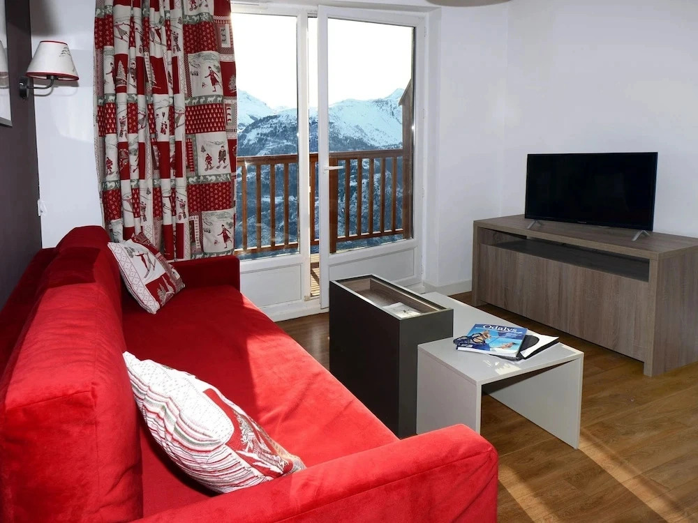 Chalet in Auris-en-oisans With Balcony Views