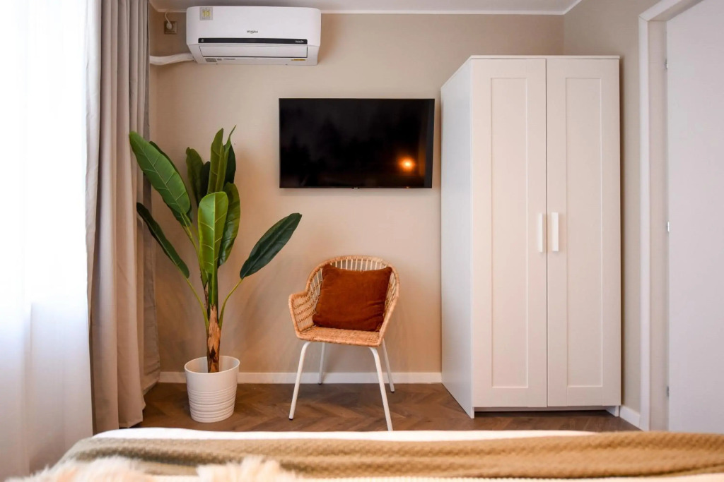 TROPICAL FEEL. 2BR Apt at Sala Palatului