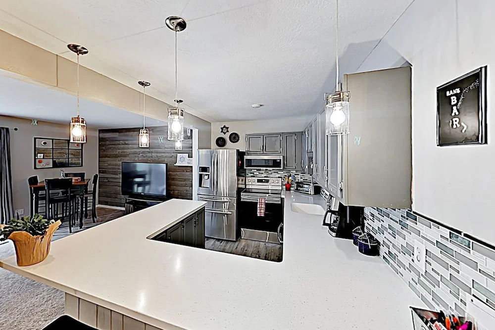 933scdue 3 Bedroom Condo