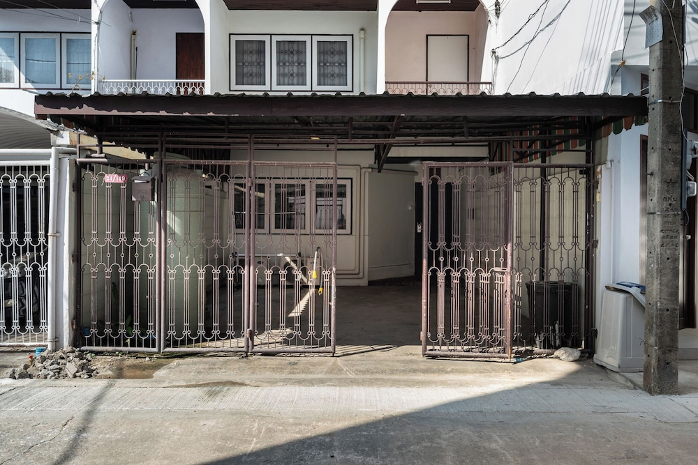 FunnD Mrt lat phrao 5Beds NetflixYouTube