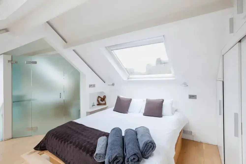 Knightsbridge Central 4th Floor Walk up- Penthouse
