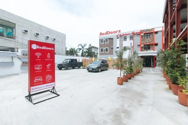 RedDoorz Plus at DBuilders Poblacion BGC