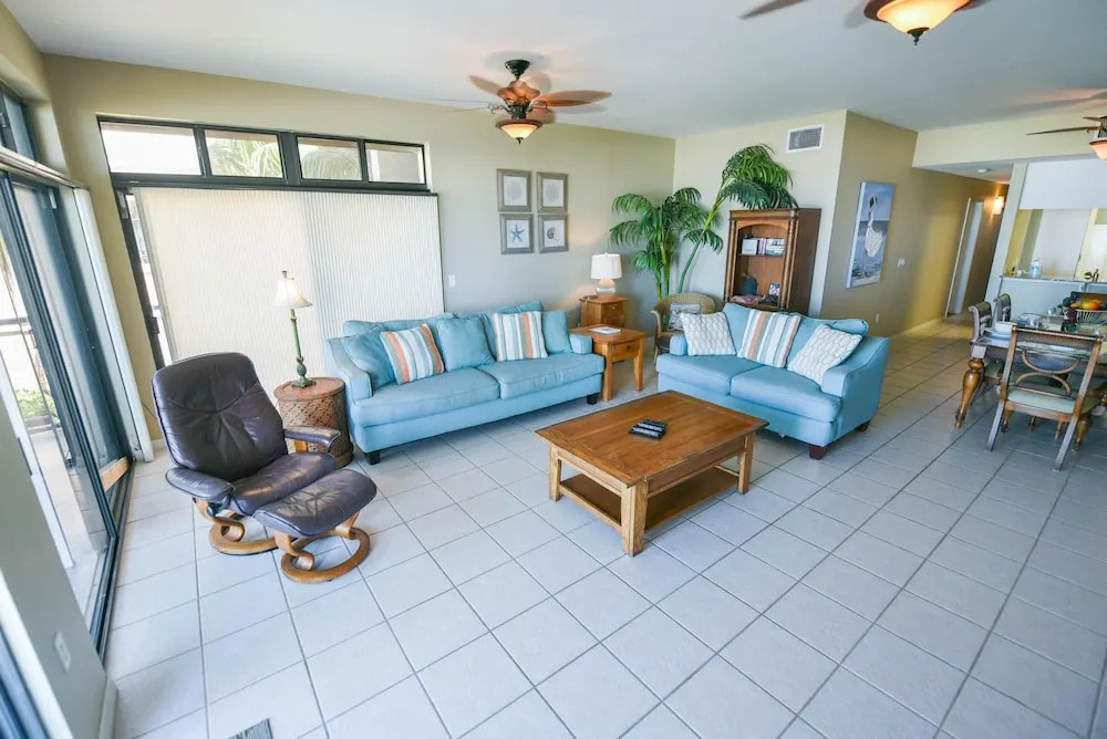 The Beach Front Apartment 3