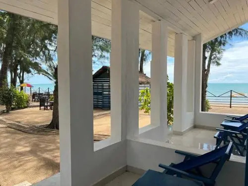 Tsunami beach hotel arugambay