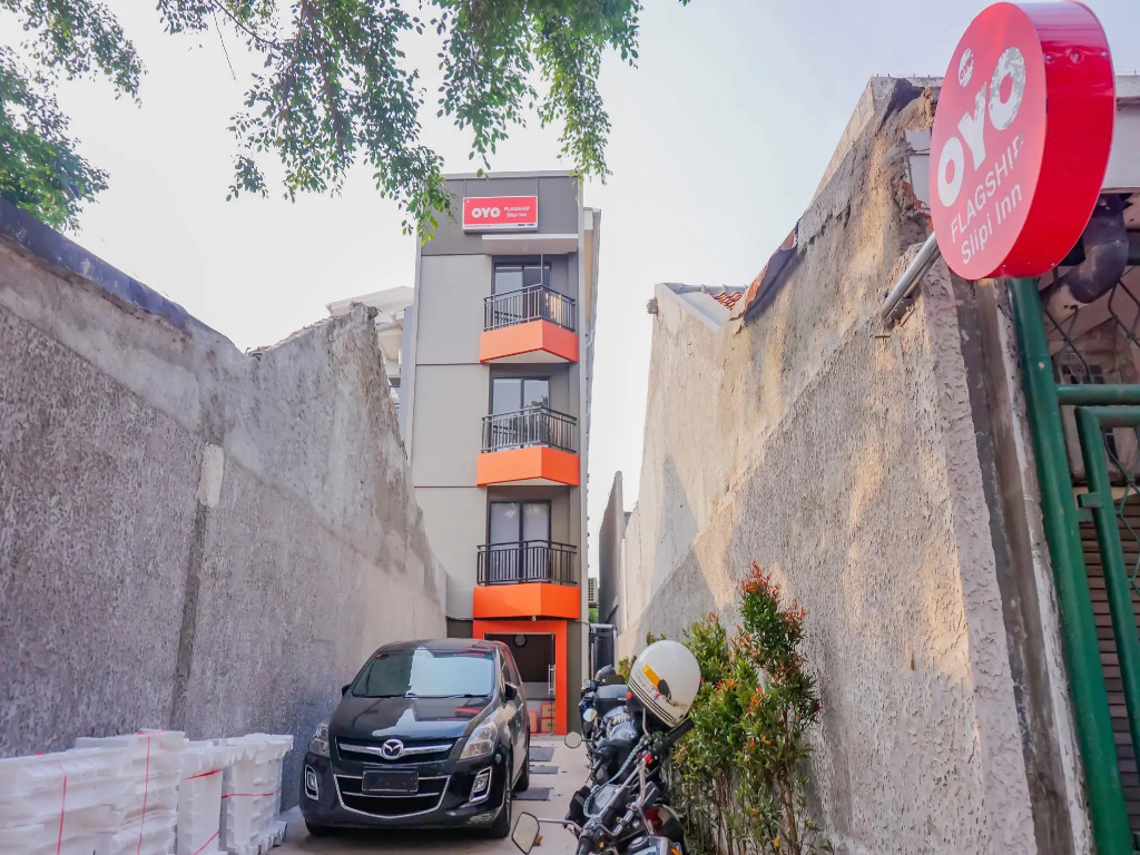 OYO Flagship 90343 Slipi Inn