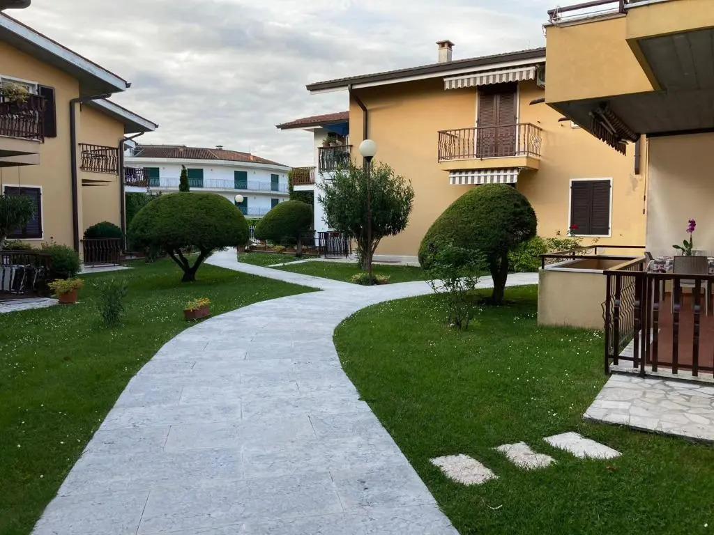 Appartamento a Peschiera del Garda con piscina ID I00538