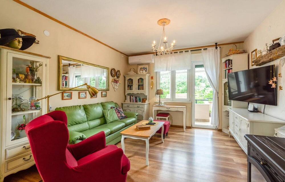 Nice Home In Srinjine