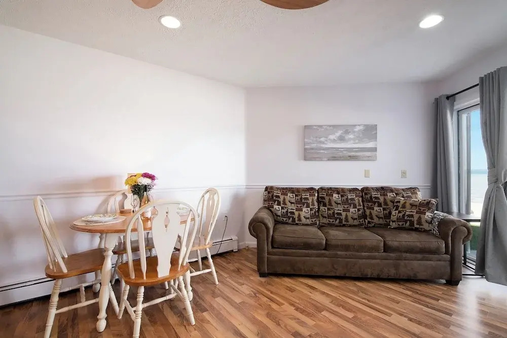Walkout Beachfront Condo: Pointes North Resort 106