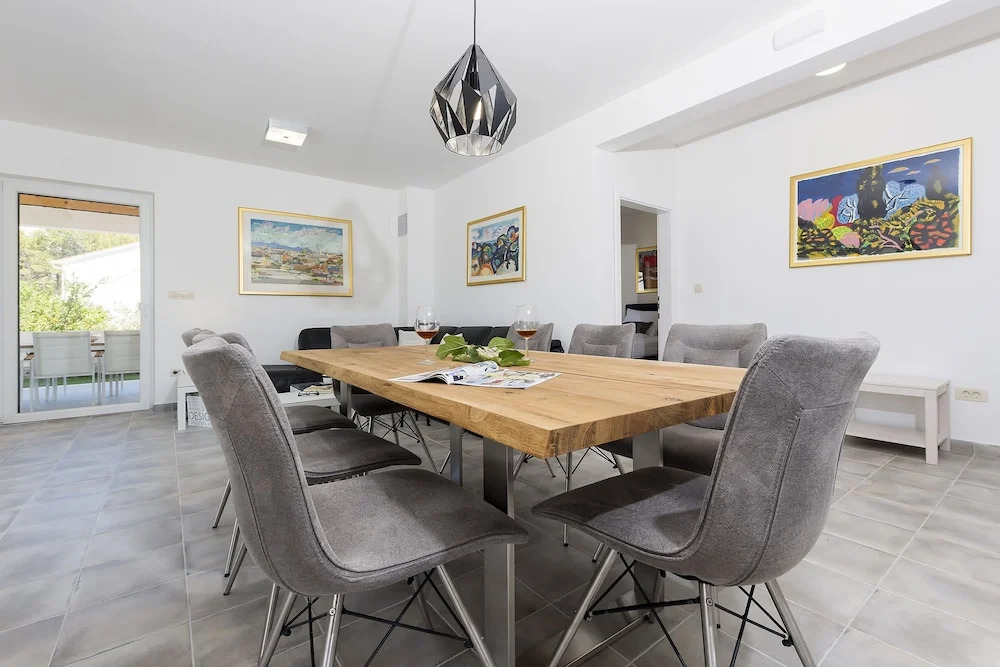 Villa Makarac - Heated Pool, Beach 140m & Kids Playground I Brač