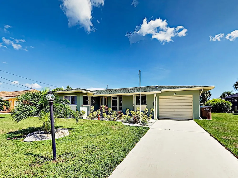 1820 Cape Coral - 3 Br Home