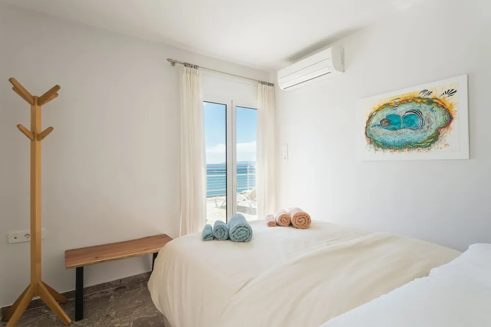 Seafront Penthouse LEO