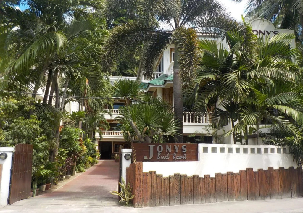 Jonys Beach Resort