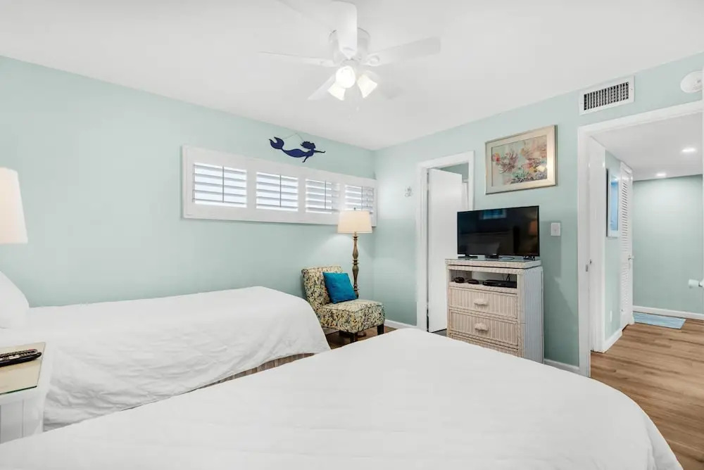 Holiday Surf and Racquet Club 710