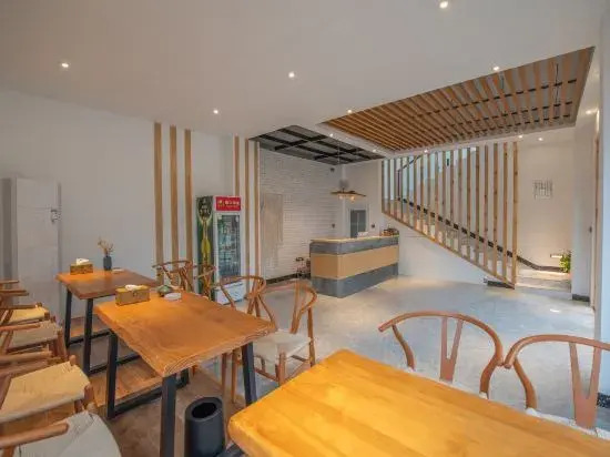 Xiangjian Huan Homestay (Weizhou Island Colorful Beach Branch)