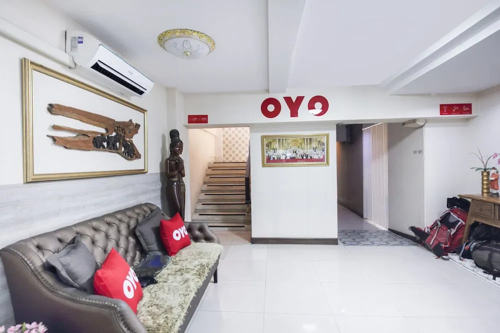 OYO 537 Na Banglampoo Hotel
