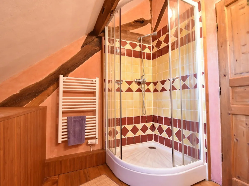Spacious Holiday Home in Alvignac with Swimming Pool