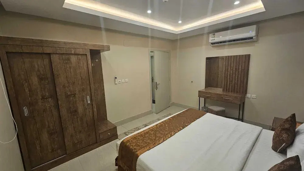 عنبر للوحدات السكنية للشقق المخدومة