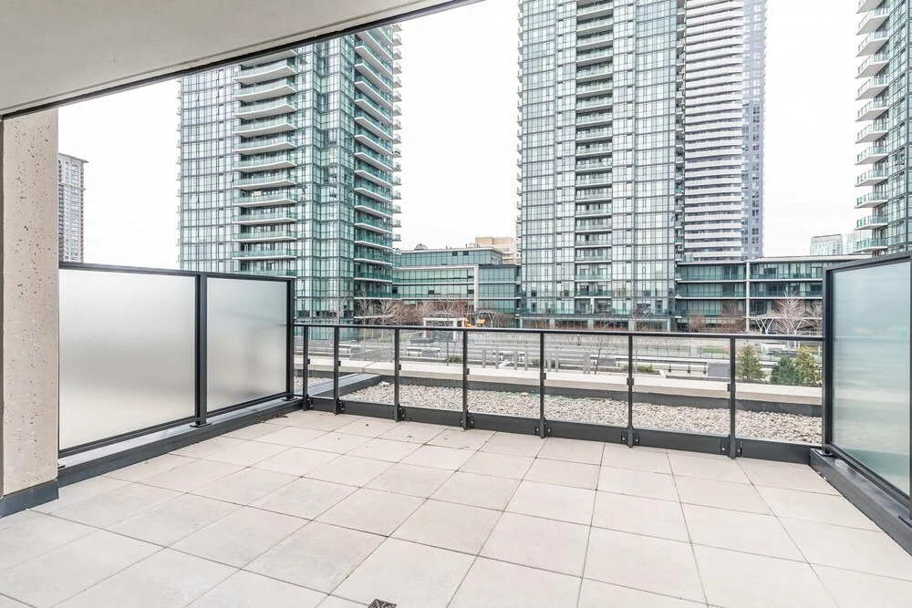 Bright and Spacious 1BR Condo w Large Balcony