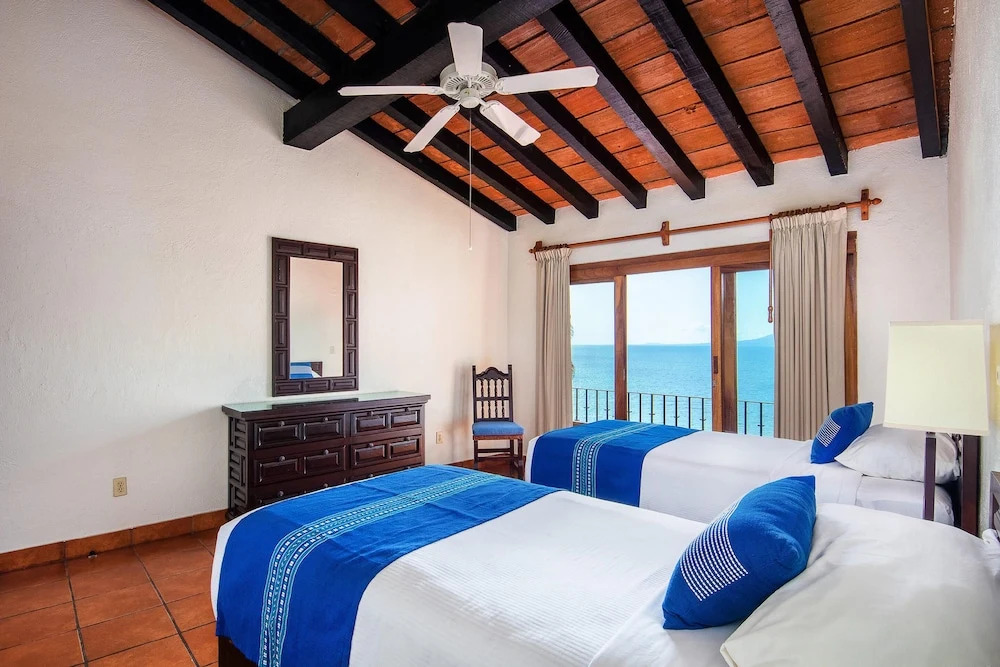 WIVC Conchas Chinas Condo - Stunning Ocean & Mountain Views, Close To The Beach & Romantic Zone