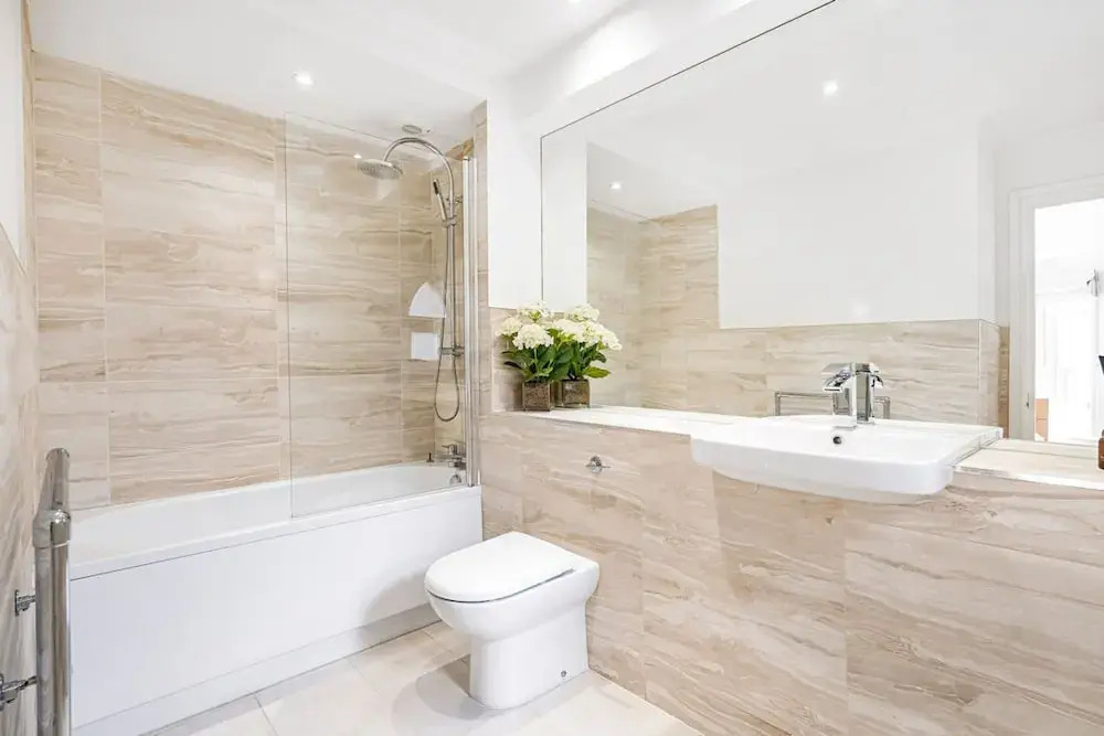 4-bed House Next To Harrods Private Parking